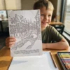 Une personne colorie une page imprimee du livre de coloriage Paysages de France